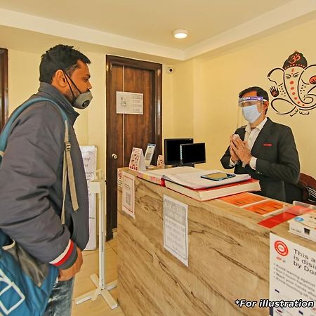 Oyo Flagship 86605 Hotel The Meriton Αχμπανταμπάντ Εξωτερικό φωτογραφία