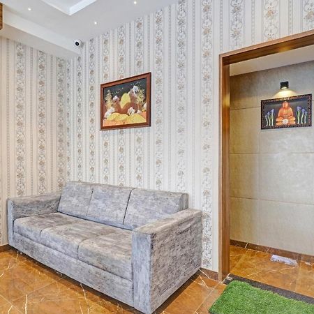 Oyo Flagship 86605 Hotel The Meriton Αχμπανταμπάντ Εξωτερικό φωτογραφία