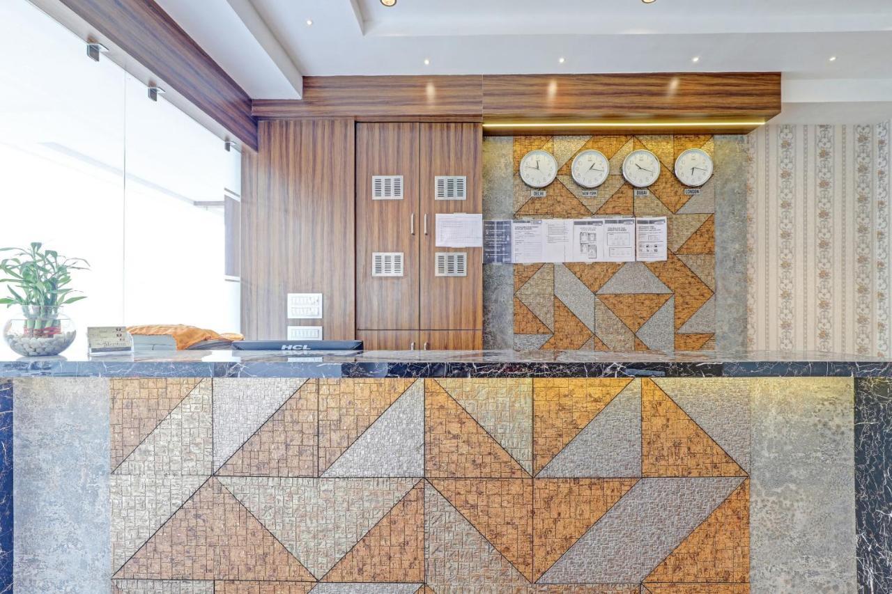 Oyo Flagship 86605 Hotel The Meriton Αχμπανταμπάντ Εξωτερικό φωτογραφία
