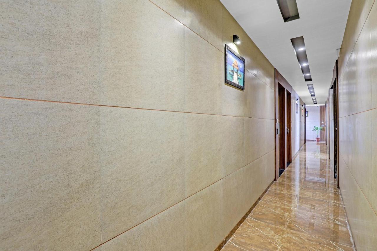 Oyo Flagship 86605 Hotel The Meriton Αχμπανταμπάντ Εξωτερικό φωτογραφία