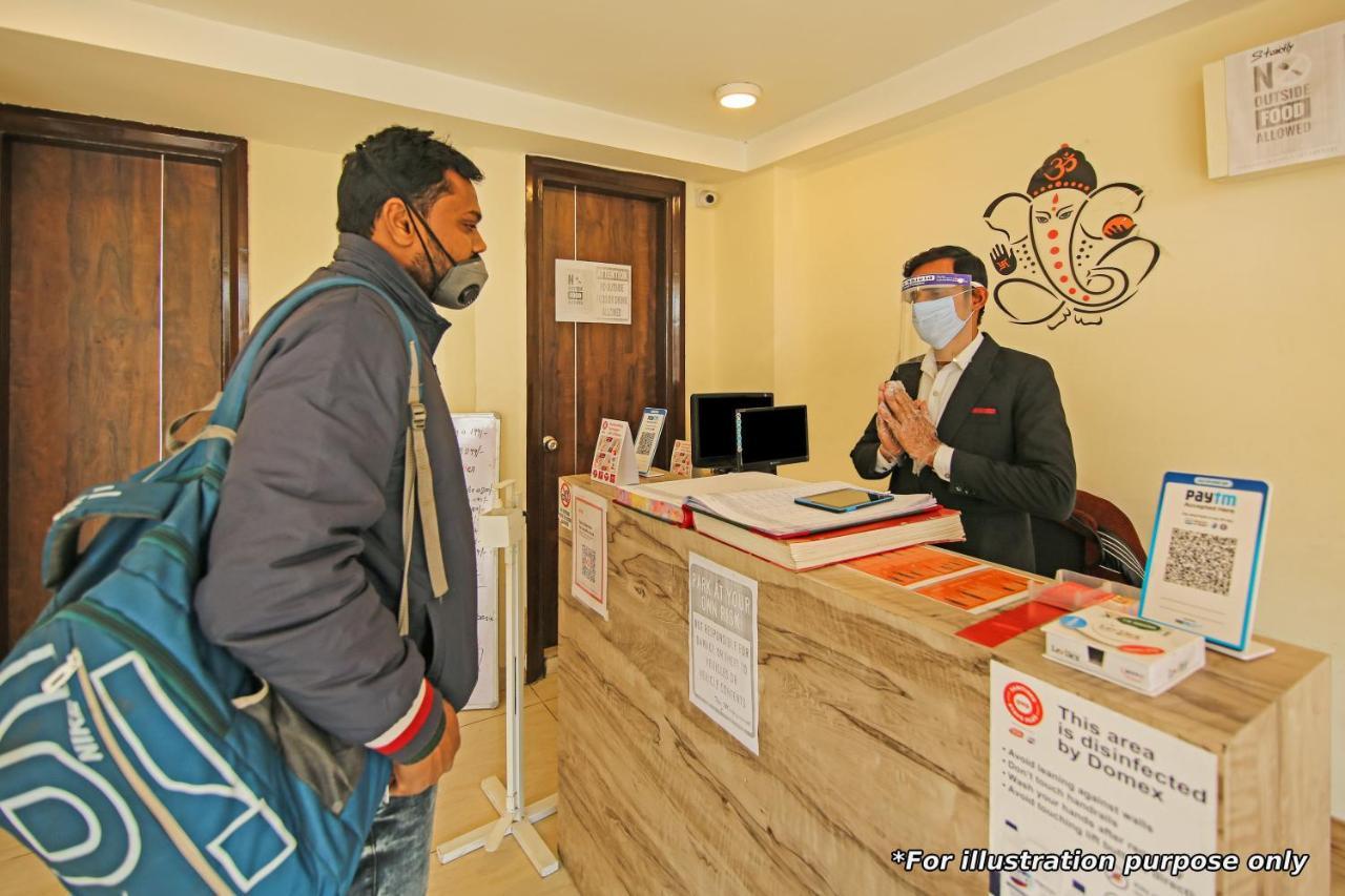 Oyo Flagship 86605 Hotel The Meriton Αχμπανταμπάντ Εξωτερικό φωτογραφία