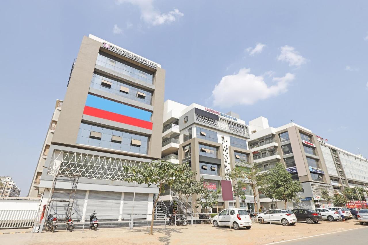 Oyo Flagship 86605 Hotel The Meriton Αχμπανταμπάντ Εξωτερικό φωτογραφία